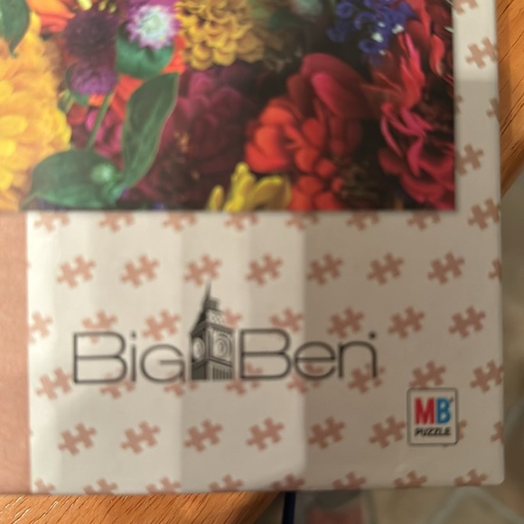 Like NEW Milton Bradley 750 piece Puzzle “Summer Flowers” - Picture 6 of 7